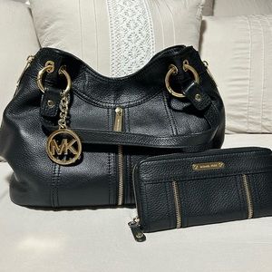 Michael Kors Purse and Wallet set, in good condition